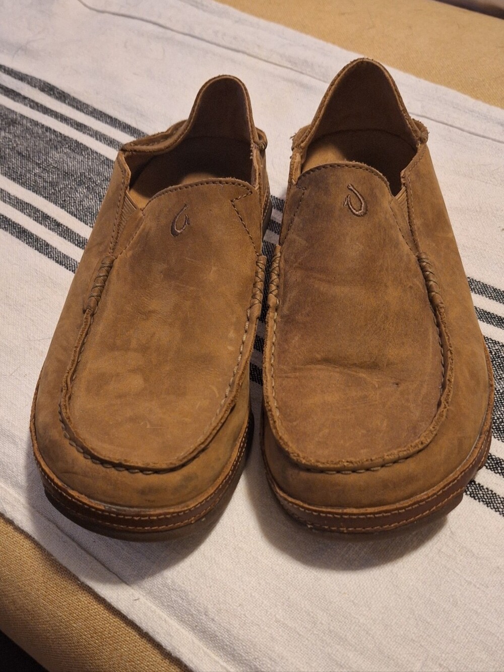 OluKai Men's Size 10 Brown Leather Slip-On Loafers Casual Comfort Shoes